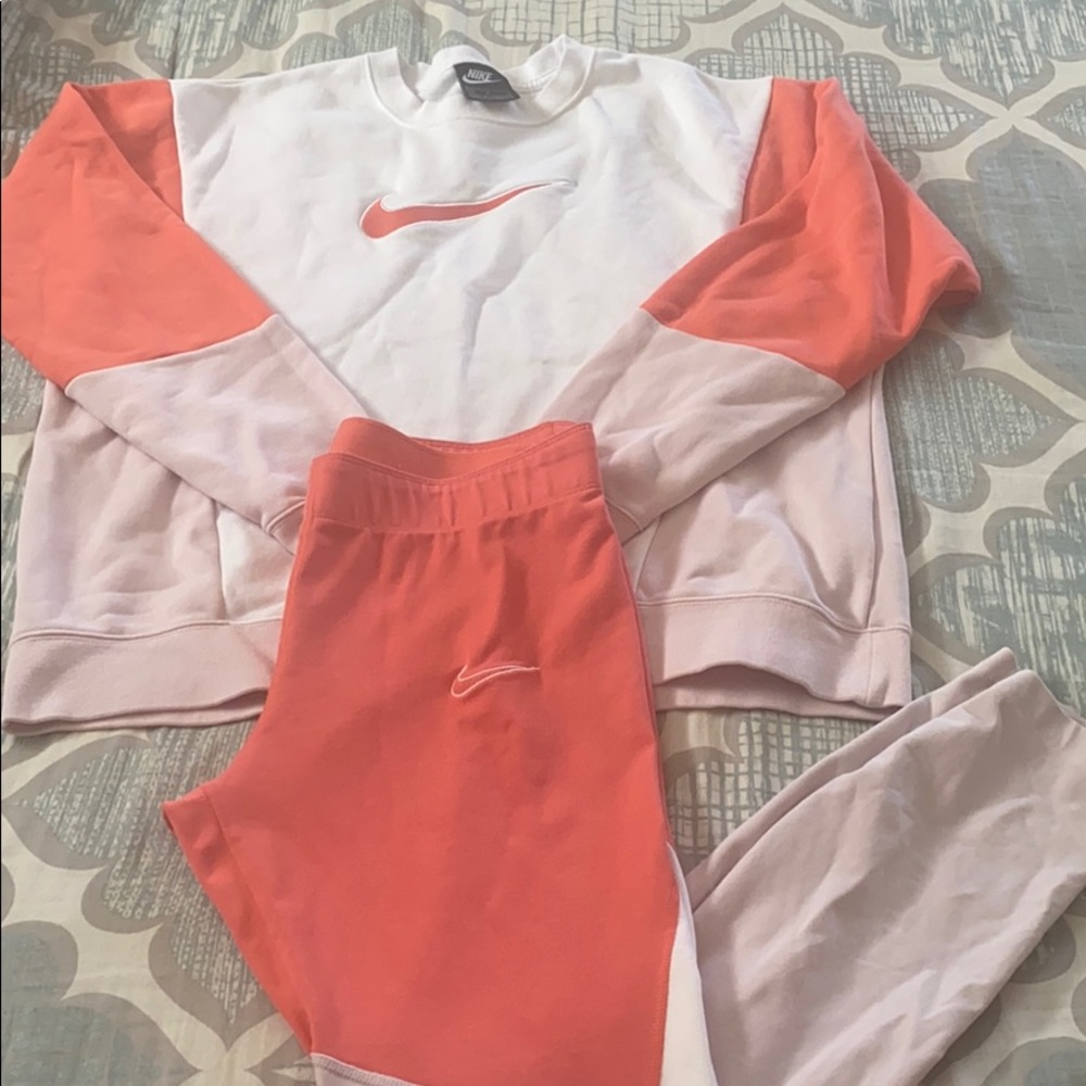 Women’s Nike colorblock leggings set